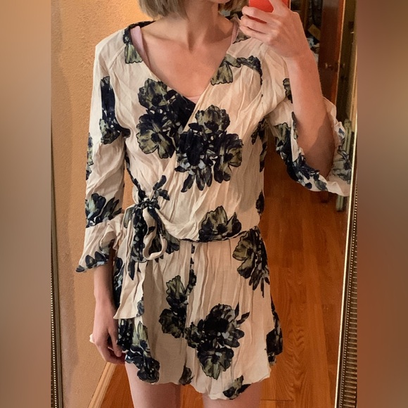 Various Rompers - Picture 3 of 12